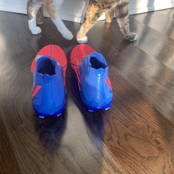 BRAND NEW, never worn. Kids Adidas Predator Edge firm ground soccer cleats. - Picture 4 of 5